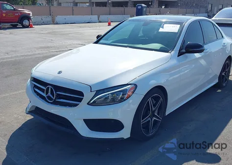 2018 Mercedes-Benz C 300 из США, поврежденный, VIN 55SWF4JBXJU276770